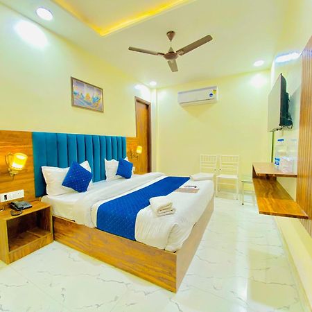 Hotel Holiday First 300 Meter From Golden Temple Amritsar Buitenkant foto
