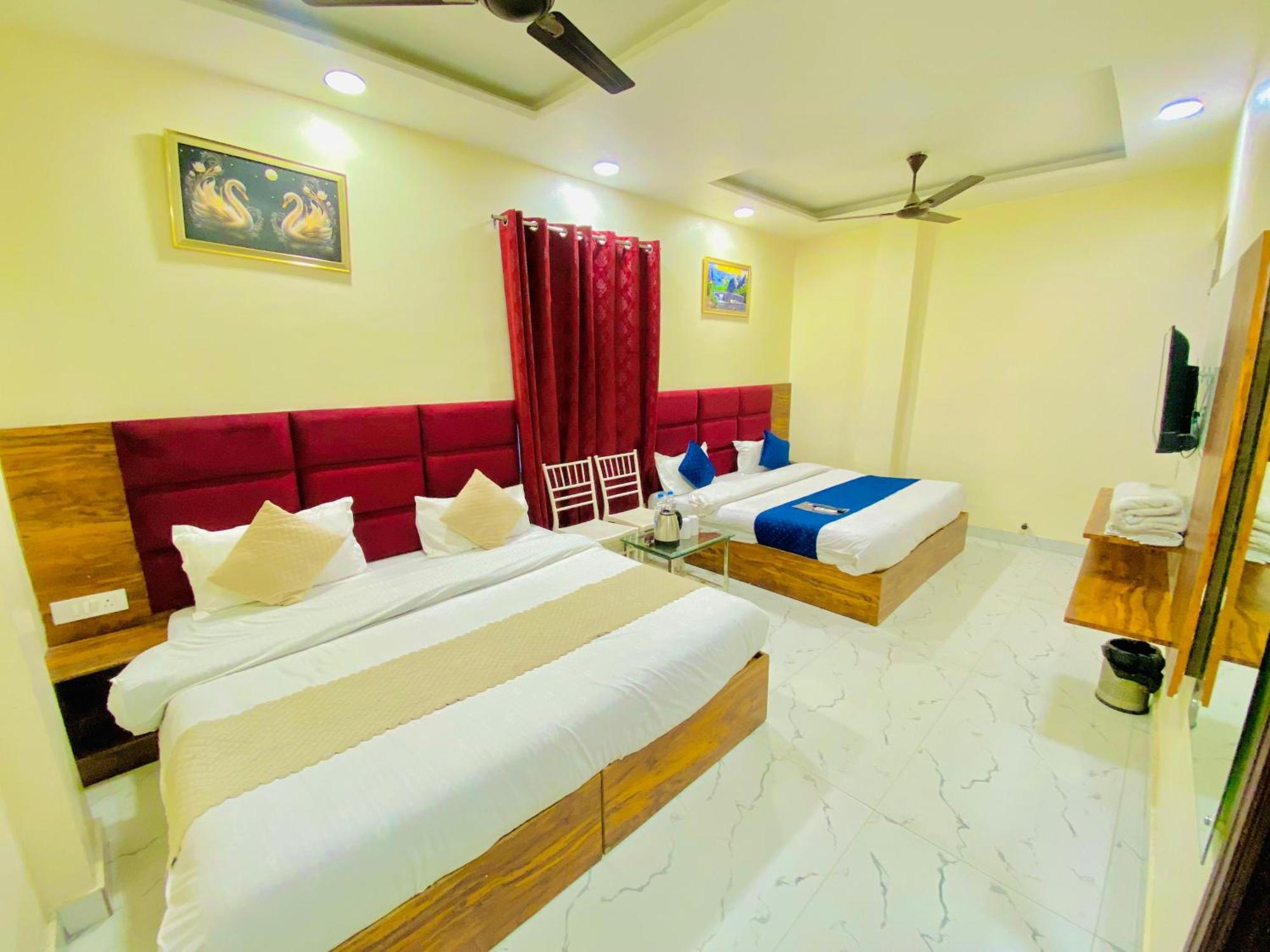 Hotel Holiday First 300 Meter From Golden Temple Amritsar Buitenkant foto