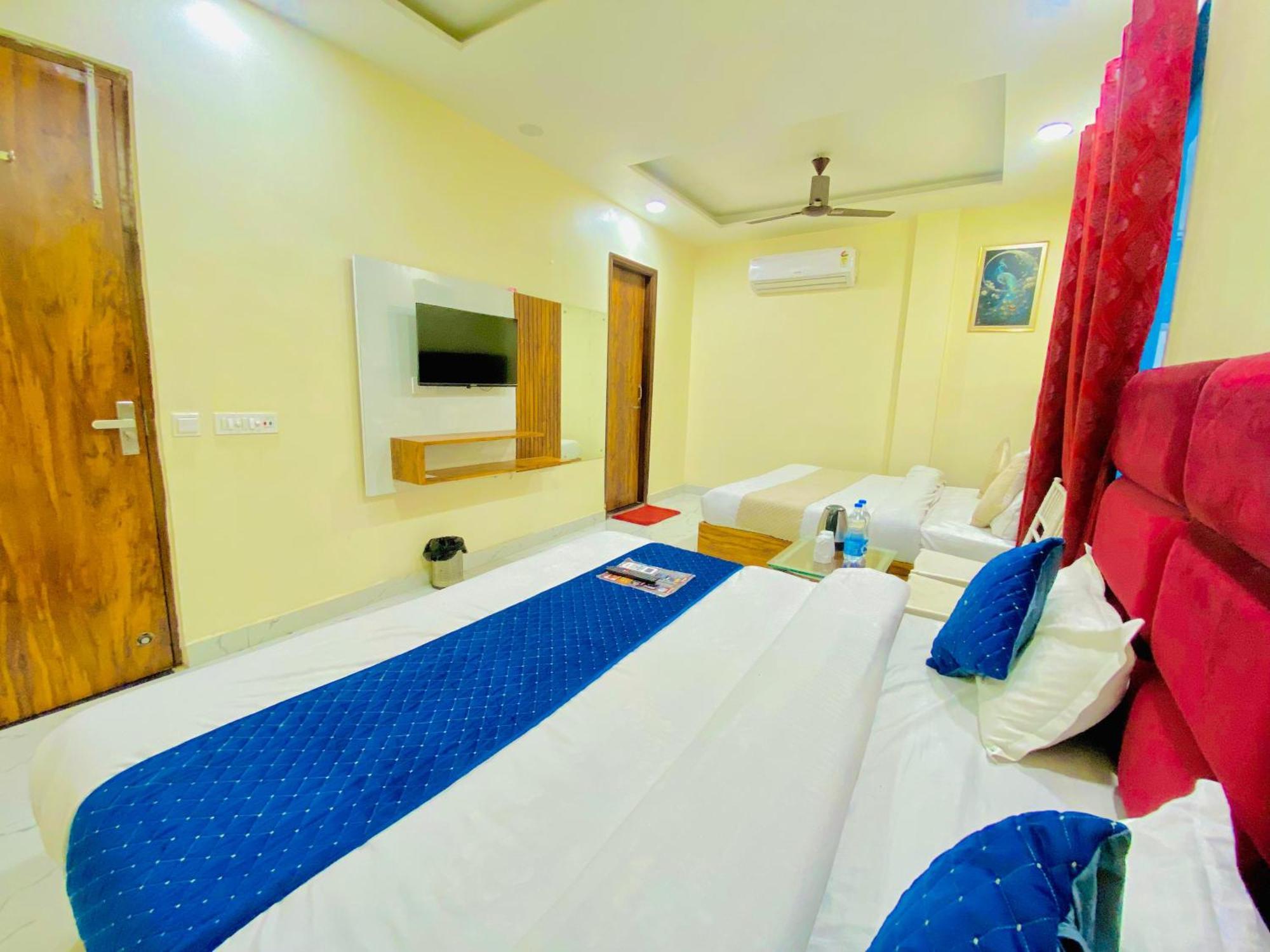 Hotel Holiday First 300 Meter From Golden Temple Amritsar Buitenkant foto