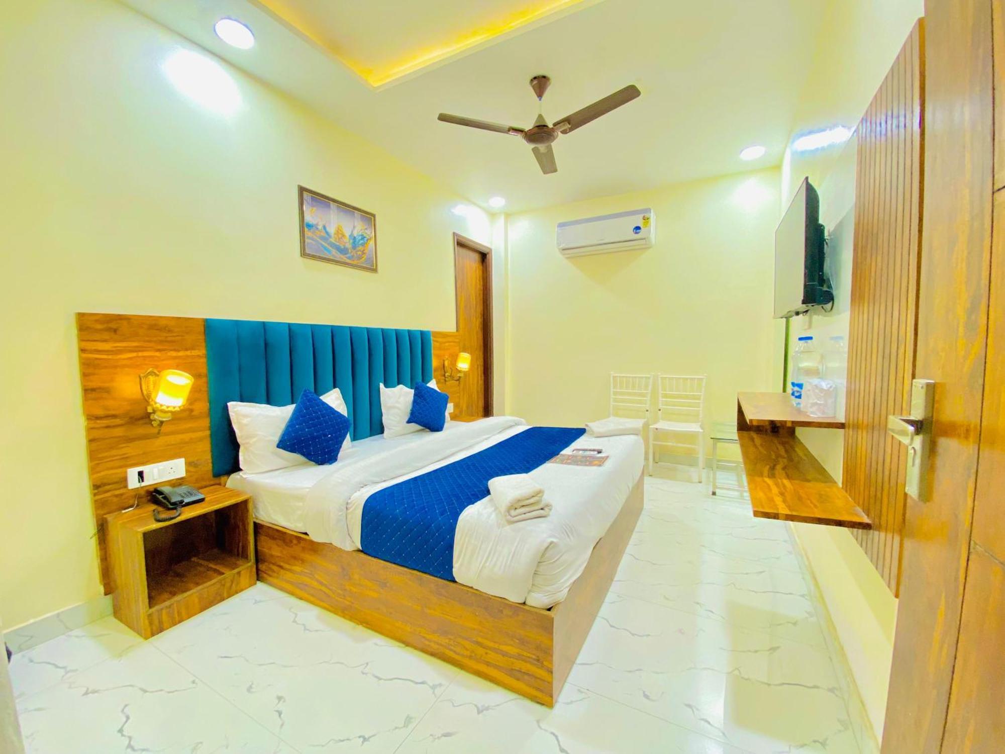 Hotel Holiday First 300 Meter From Golden Temple Amritsar Buitenkant foto