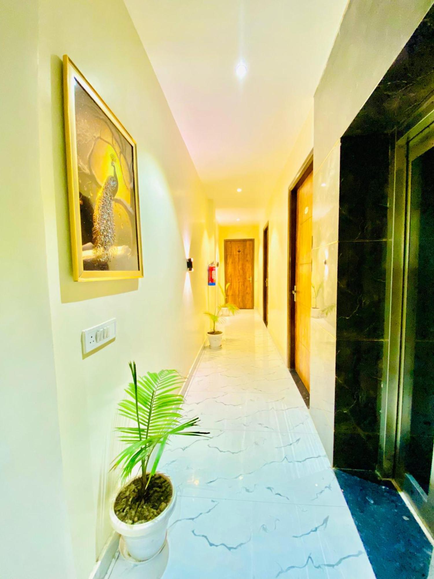 Hotel Holiday First 300 Meter From Golden Temple Amritsar Buitenkant foto