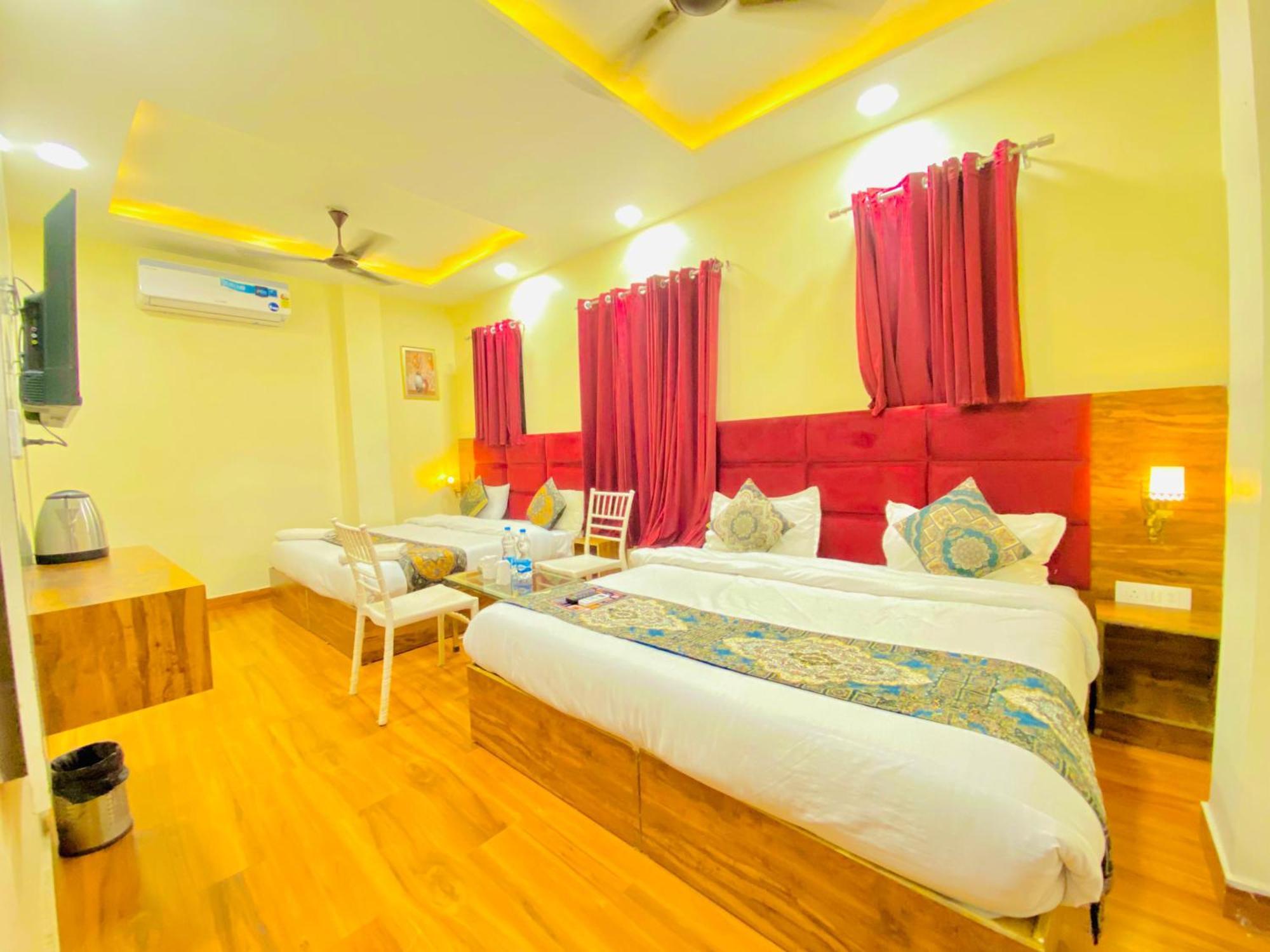 Hotel Holiday First 300 Meter From Golden Temple Amritsar Buitenkant foto