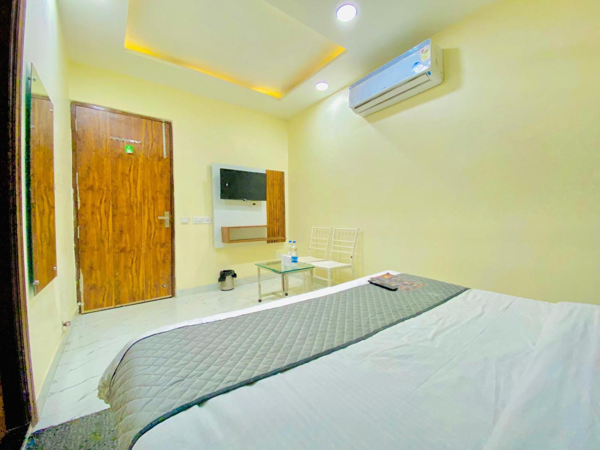 Hotel Holiday First 300 Meter From Golden Temple Amritsar Buitenkant foto