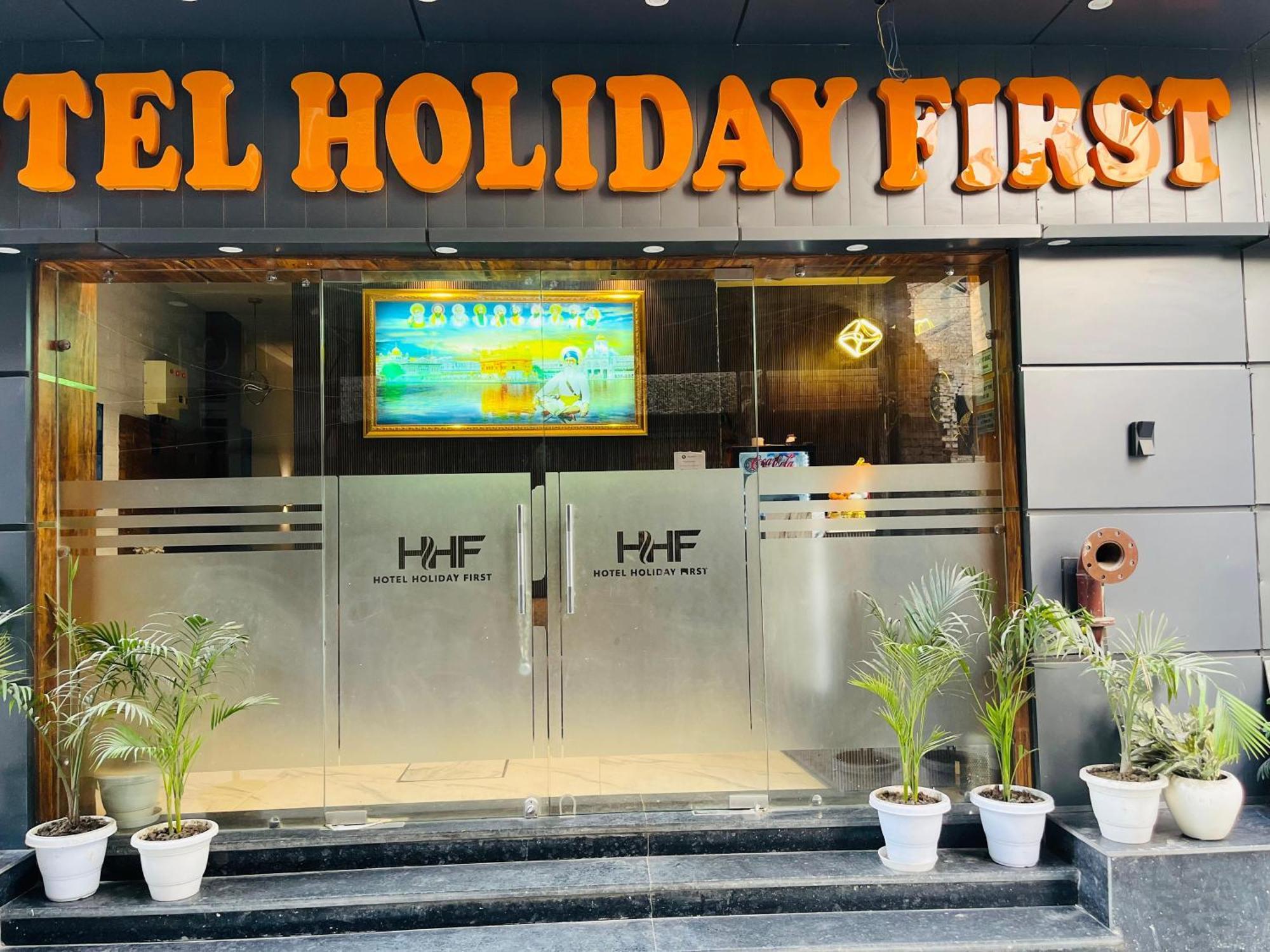 Hotel Holiday First 300 Meter From Golden Temple Amritsar Buitenkant foto