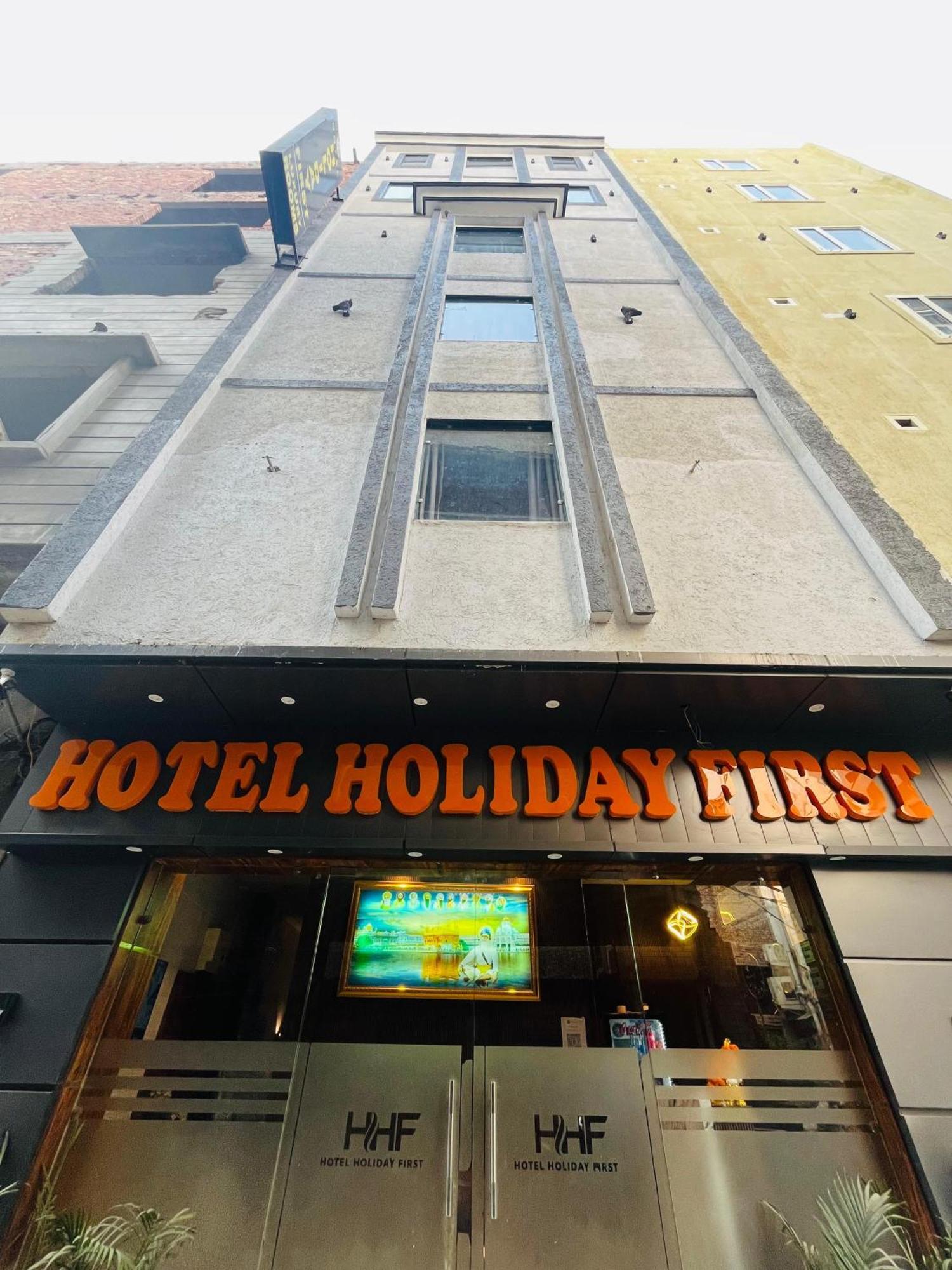 Hotel Holiday First 300 Meter From Golden Temple Amritsar Buitenkant foto