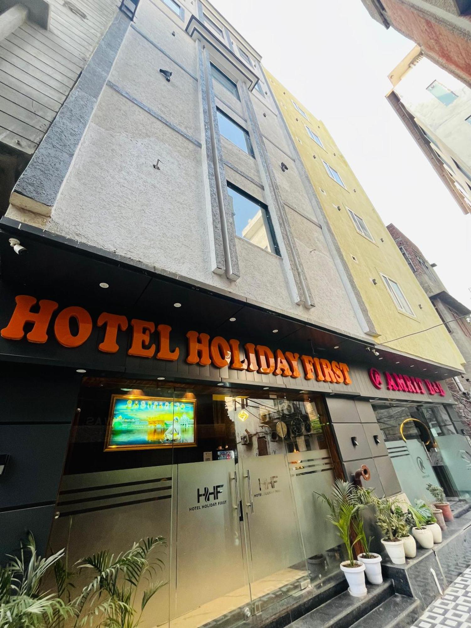 Hotel Holiday First 300 Meter From Golden Temple Amritsar Buitenkant foto